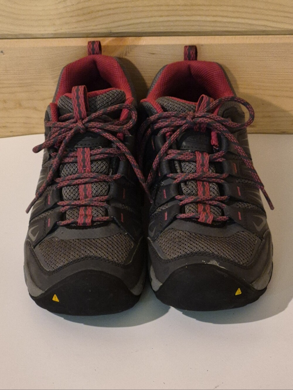 Keen Oakridge Womens Gray Leather Lace Up Athletic Hiking Shoes Size 8